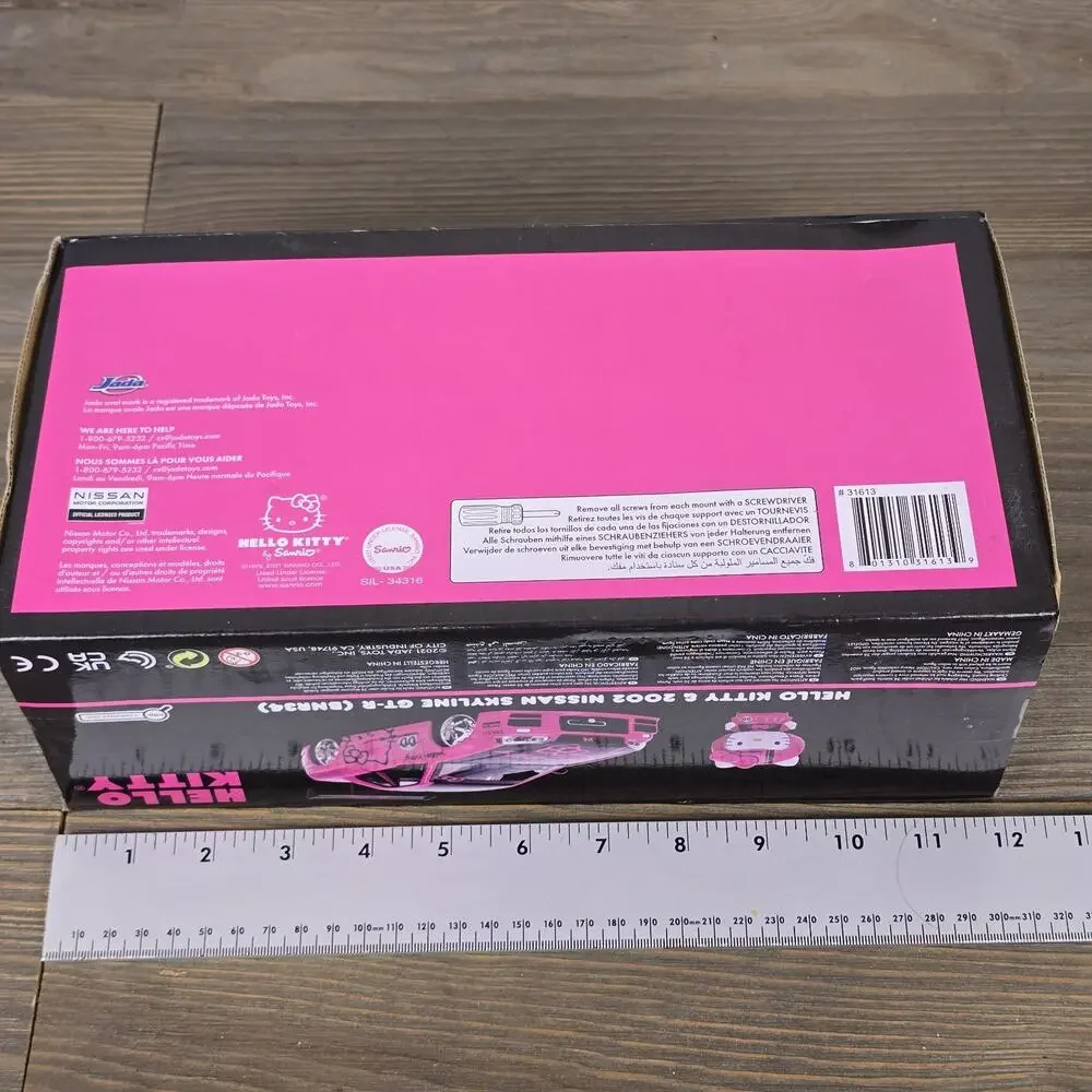 Jada Toys - 1/24 2002 Nissan Skyline GT-R (BNR34) with Hello Kitty Figure -